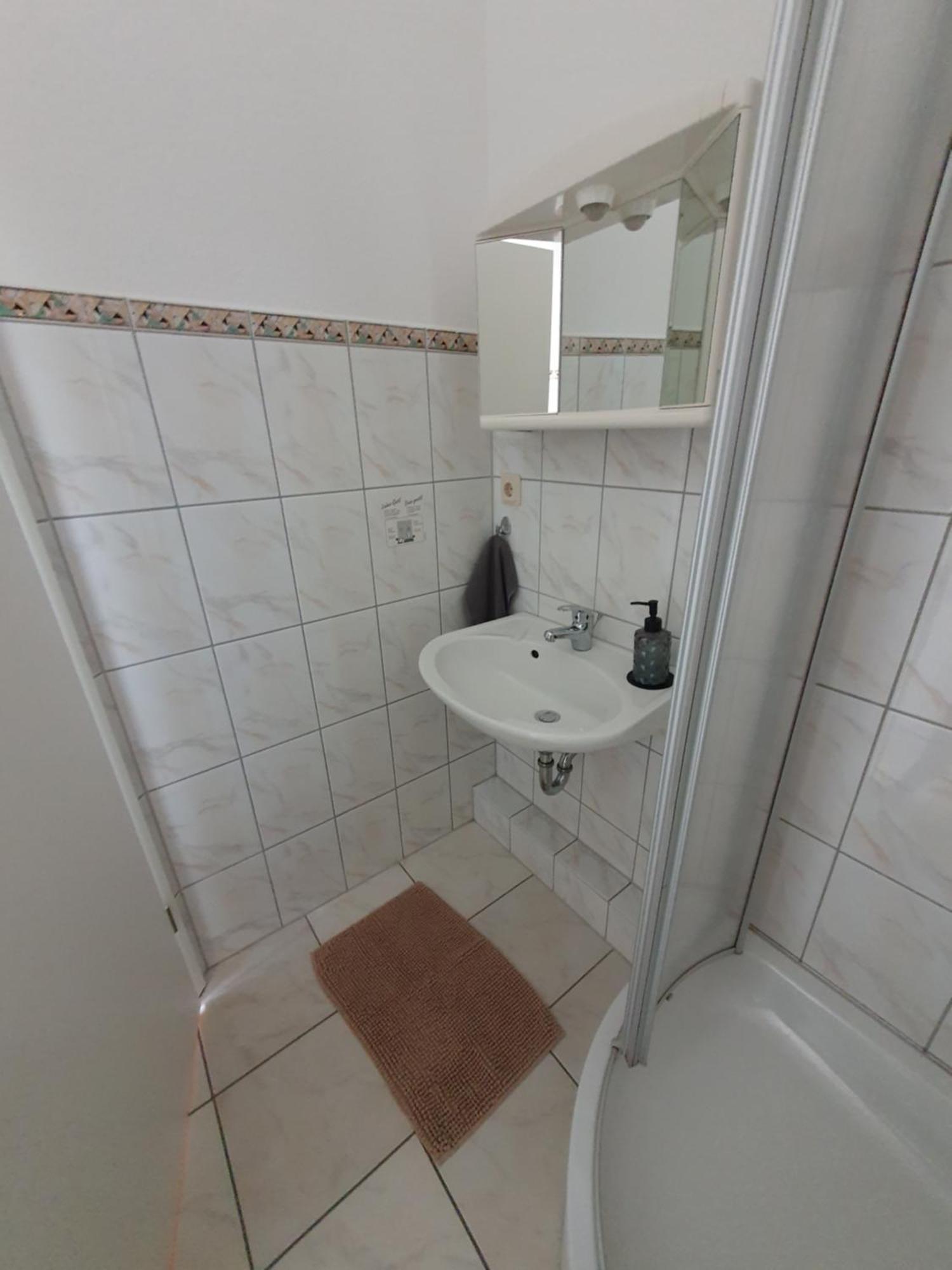 Neumuehler Hof- Ferienwohnung "Thomas" 3 Zimmer,3 Baeder Mit Dusche, Kostenfreie Parkplaetze Vor Dem Haus Schwerin  Exterior foto