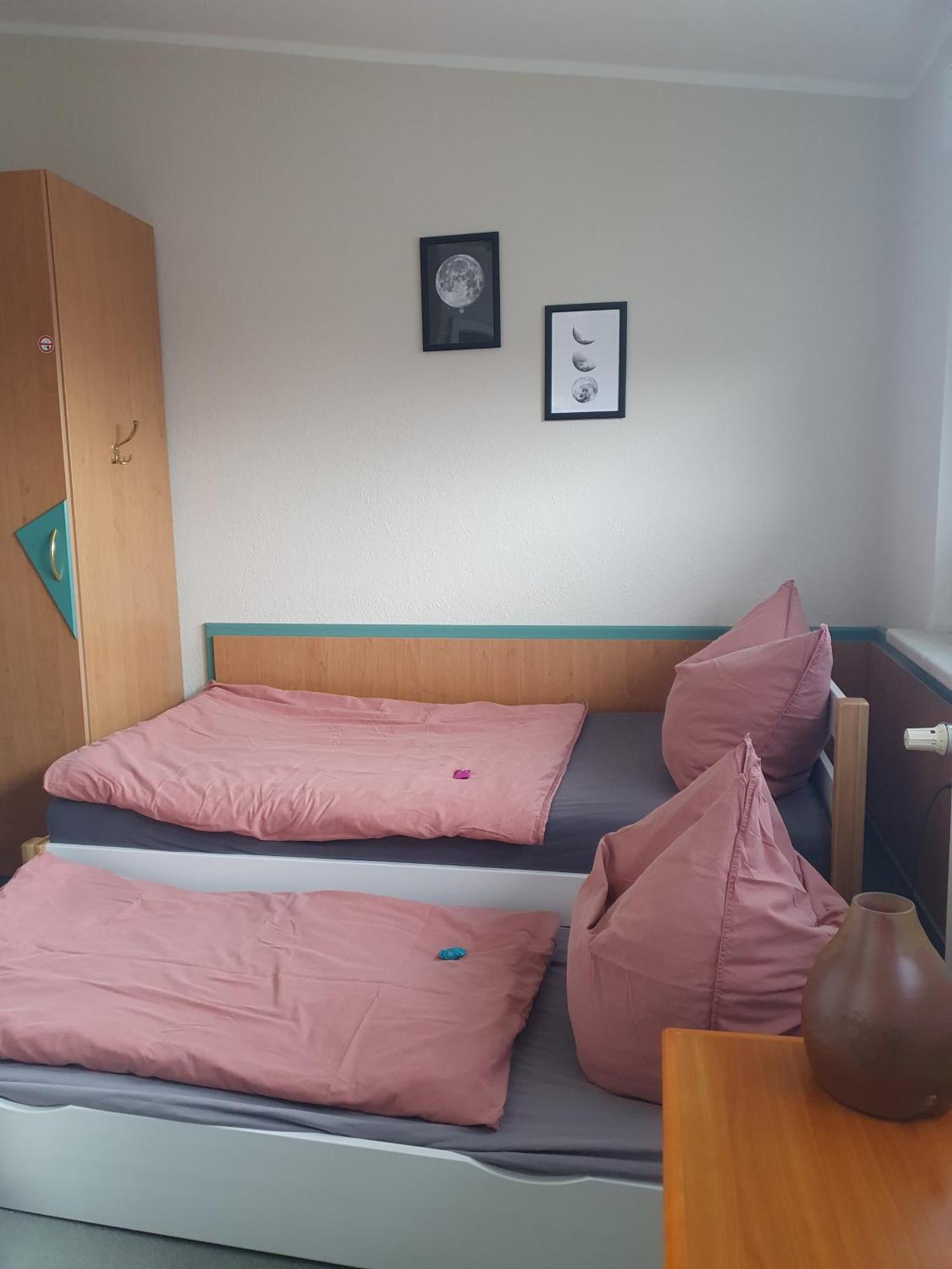 Neumuehler Hof- Ferienwohnung "Thomas" 3 Zimmer,3 Baeder Mit Dusche, Kostenfreie Parkplaetze Vor Dem Haus Schwerin  Exterior foto